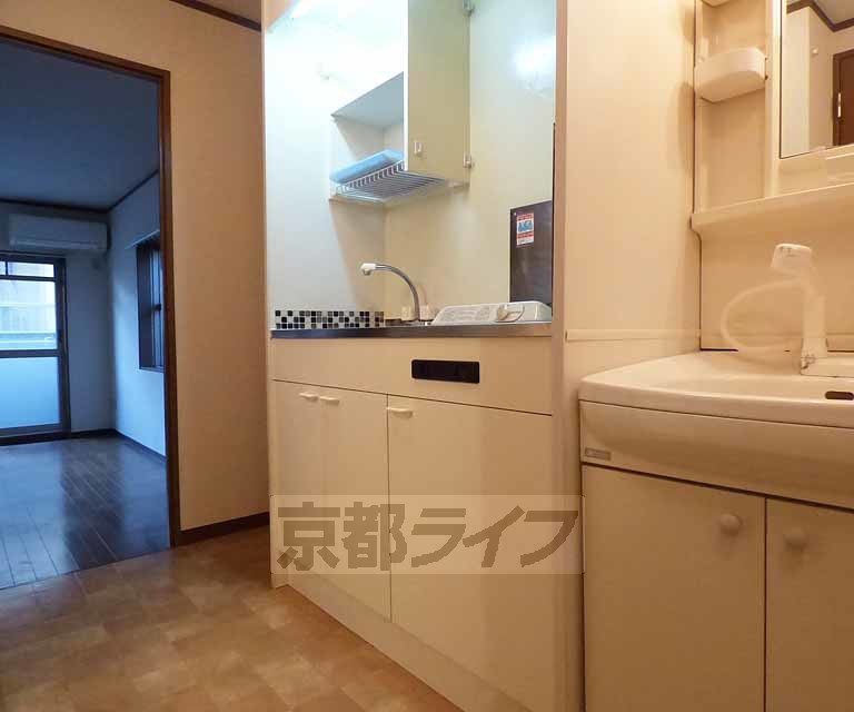 地下鉄烏丸線 今出川駅 徒歩5分 4階建 築25年のキッチン写真