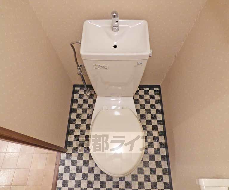 地下鉄烏丸線 今出川駅 徒歩5分 4階建 築25年のトイレ写真