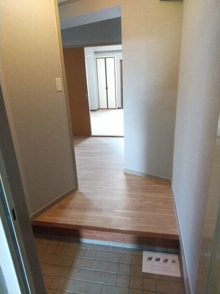 地下鉄東山線 覚王山駅 徒歩1分 5階建 築42年の玄関写真