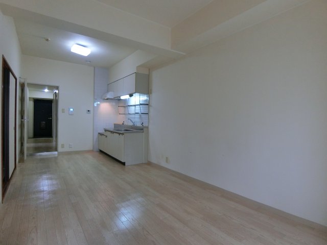 クロスロウズ荒木街の居間写真