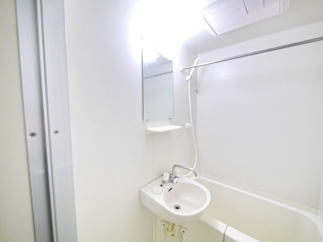 東急東横線 武蔵小杉駅 バス乗車時間：7分 最寄りバス停で下車 徒歩2分 2階建 築24年の内装写真