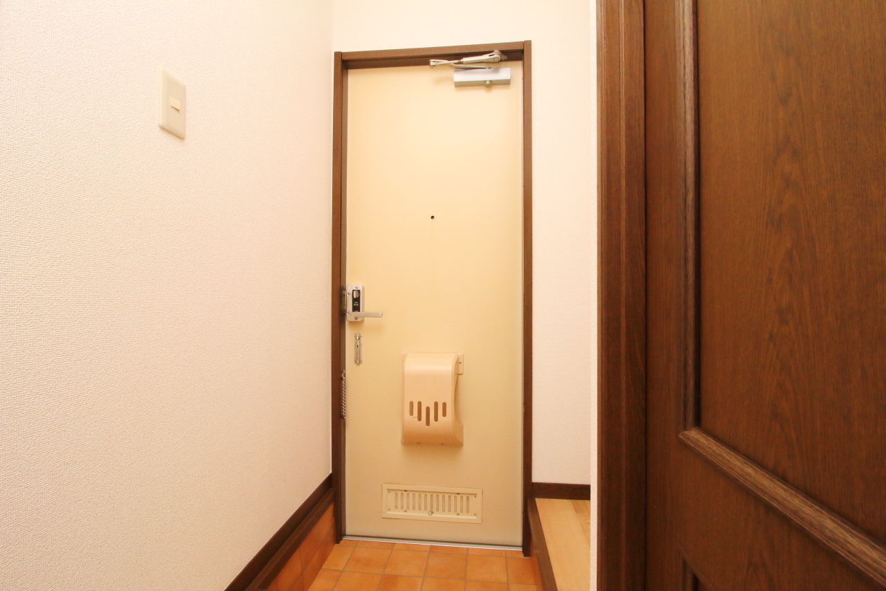 グランハイムキャッスルB棟の玄関写真