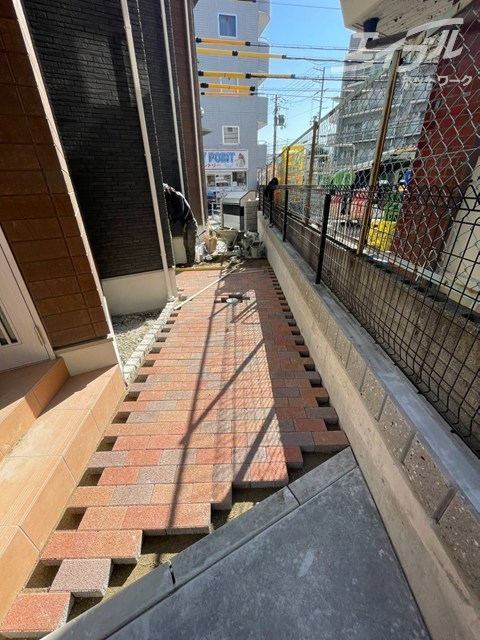 地下鉄御堂筋線 江坂駅 徒歩8分 3階建 築2年の外観写真