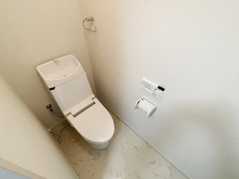 東京メトロ千代田線 綾瀬駅 徒歩10分 3階建 築55年のトイレ写真