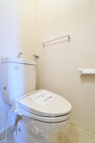 地下鉄東西線 南郷１８丁目駅 徒歩10分 2階建 築25年のトイレ写真