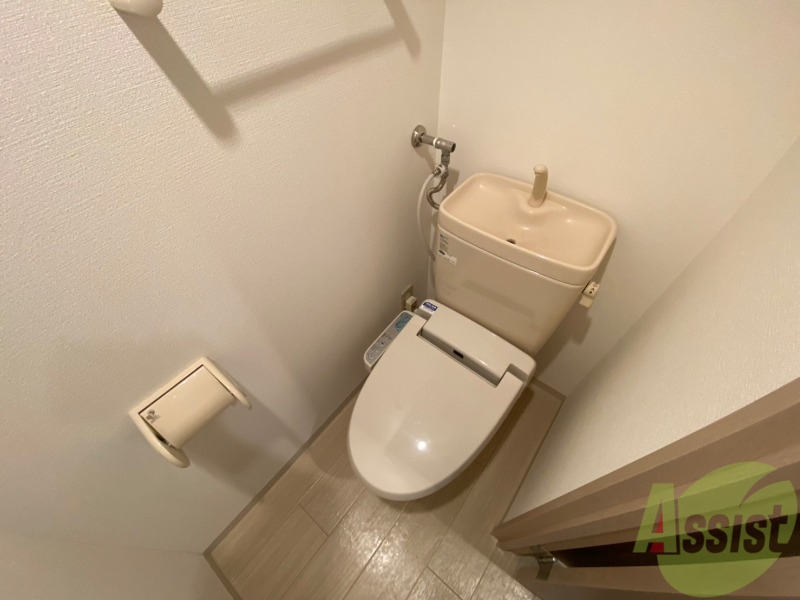トイレ　こちらはトイレです。清潔感があり、安心して使用できます。