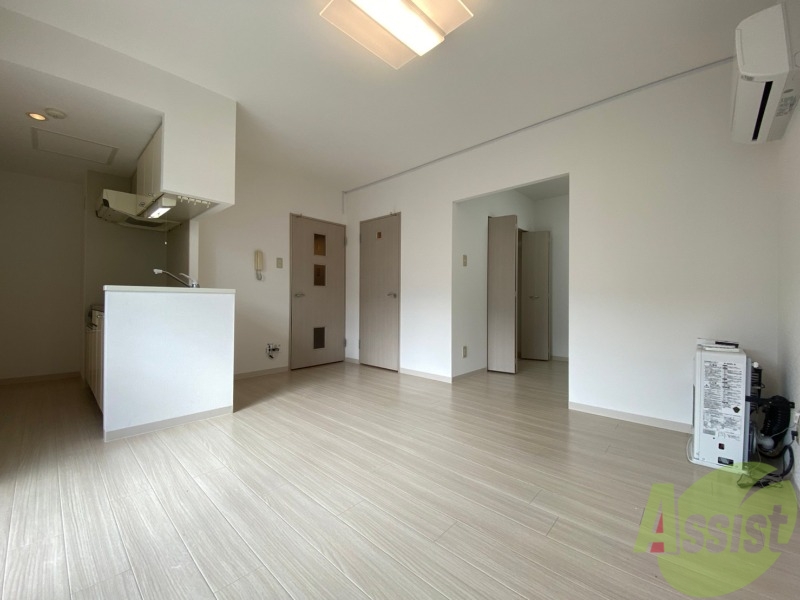 居室・リビング　広くてキレイなお部屋が広がっていて、充実した生活が送れそう。