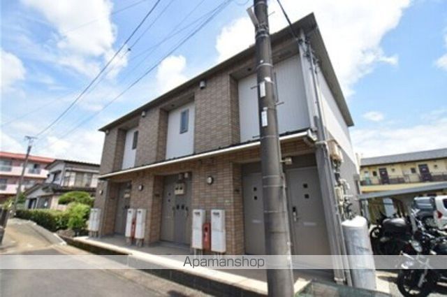小田急小田原線 本厚木駅 バス乗車時間：15分 最寄りバス停で下車 徒歩3分 築20年