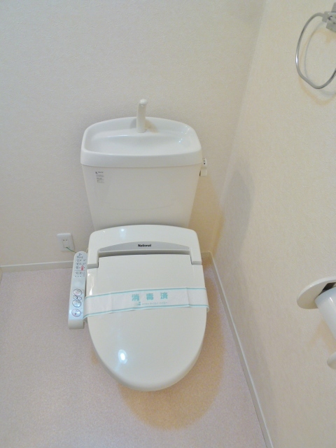 トイレ　シャワートイレです。