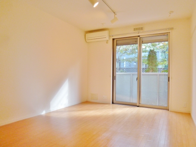 居室・リビング　明るいお部屋です。