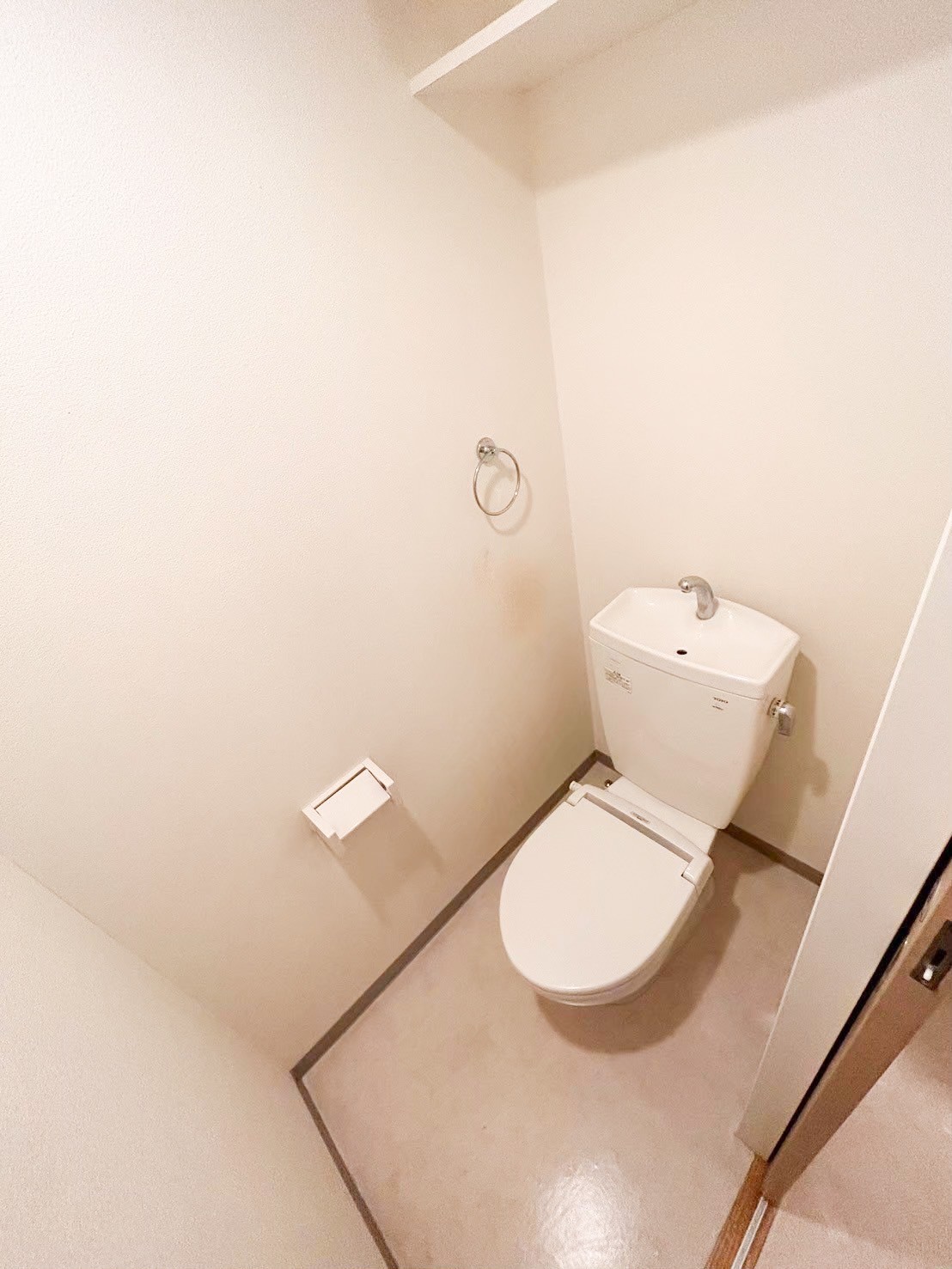 東急東横線 武蔵小杉駅 徒歩11分 3階建 築19年のトイレ写真