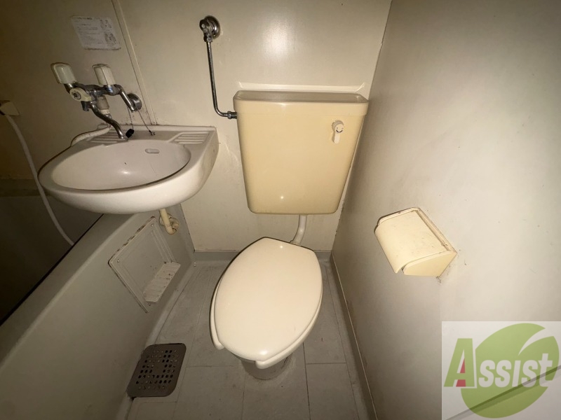 トイレ　こちらはトイレです。清潔感があり、安心して使用できます。