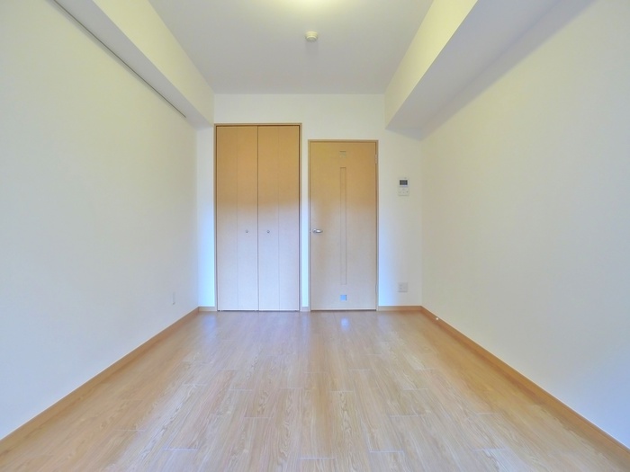 プライムアーバン行徳IIIの居間写真