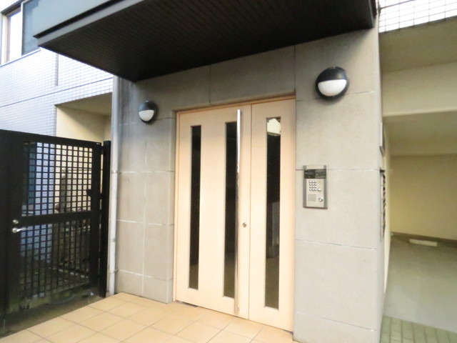 エントランス　★オートロック付きエントランス★