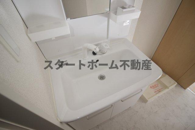 洗面設備　スペースが確保できる洗面所です