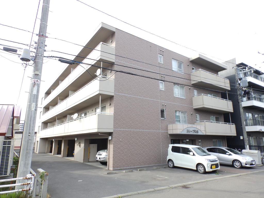 札幌市西区琴似四条のマンションの建物外観