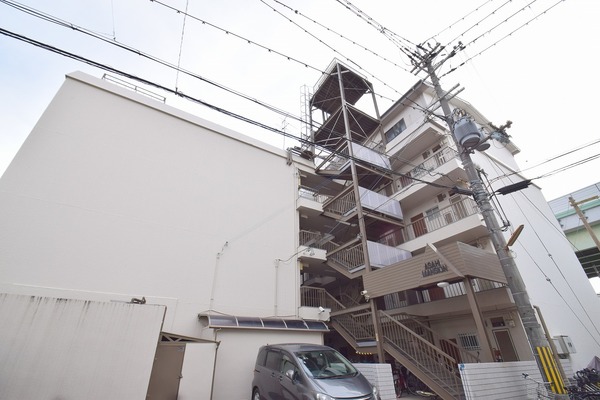 大阪市旭区森小路のマンションの建物外観