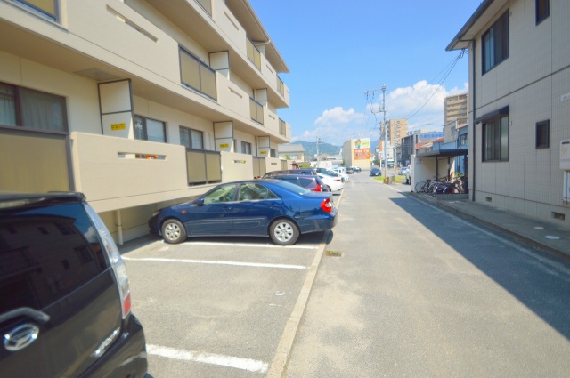 小学校　広島市立青崎小学校（小学校）まで406m