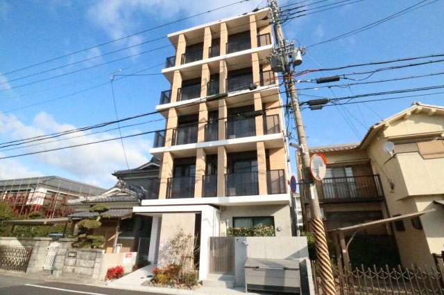 奈良市中御門町のマンションの建物外観
