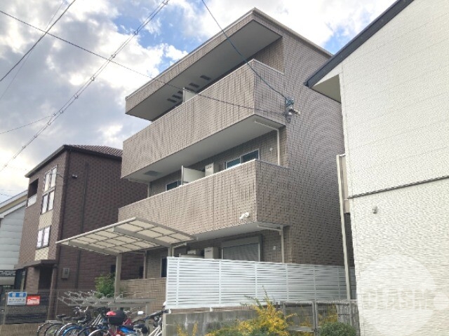 堺市堺区北旅籠町東のアパートの建物外観