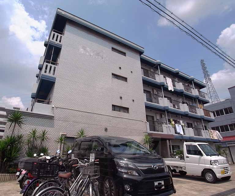 京都市右京区西院月双町のマンションの建物外観