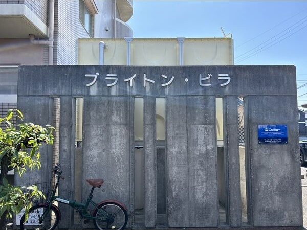 【刈谷市池田町のマンションのエントランス】