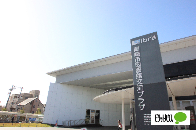 【グローリアス岡崎の図書館】