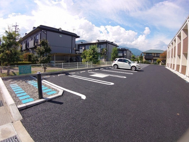 【シャルムＨＡＴＡの駐車場】