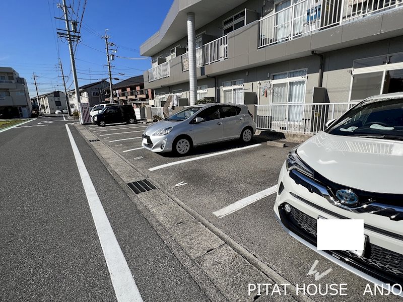 【ハピネス三河Aの駐車場】