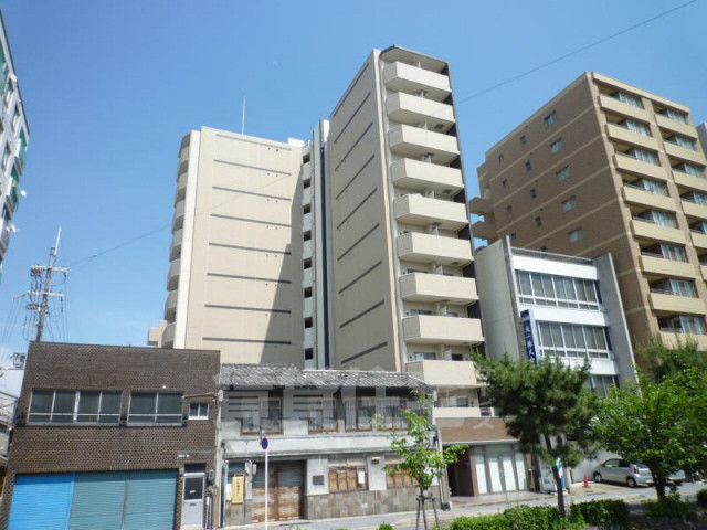 京都市上京区二町目のマンションの建物外観