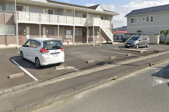 【出雲市芦渡町のアパートの駐車場】