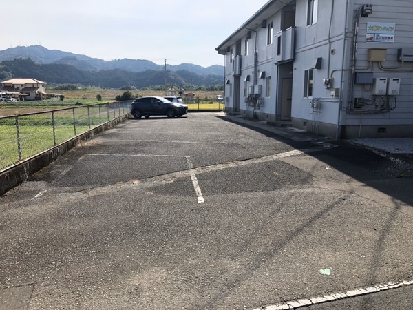 【大貫サンハイツの駐車場】