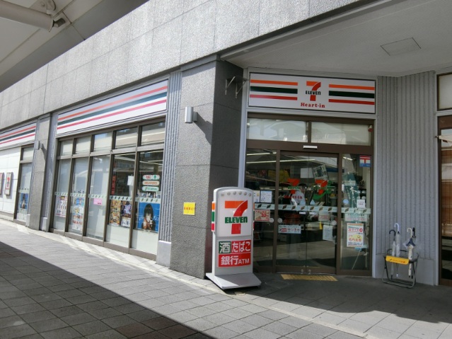 【三田市駅前町のマンションのコンビニ】