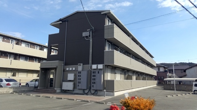 ノア東山Ｂ棟の建物外観