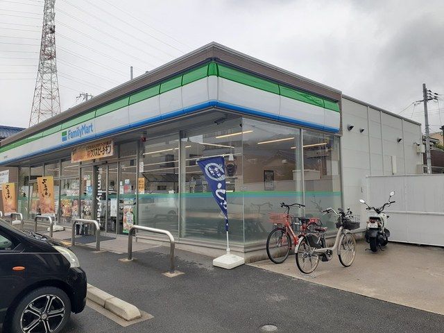 【四條畷市美田町のマンションのコンビニ】