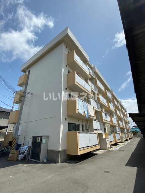 和歌山市北出島のマンションの建物外観