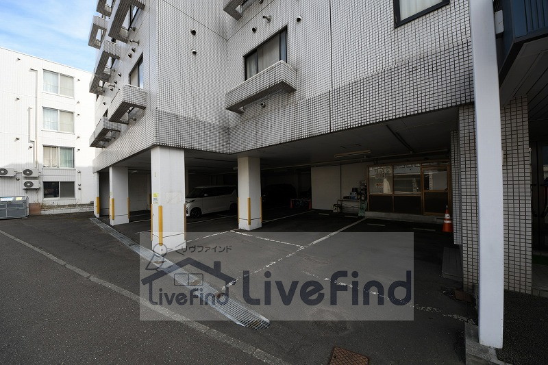 【札幌市白石区菊水四条のマンションの駐車場】