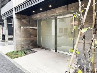 【中央区銀座のマンションのエントランス】