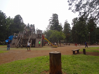 【相模原市中央区陽光台のアパートの公園】