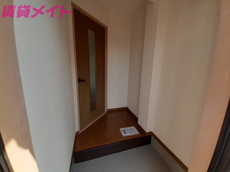 玄関　同物件別室写真