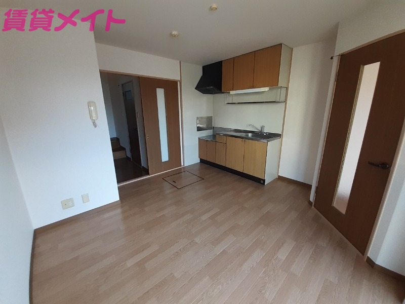 居室・リビング　同物件別室写真