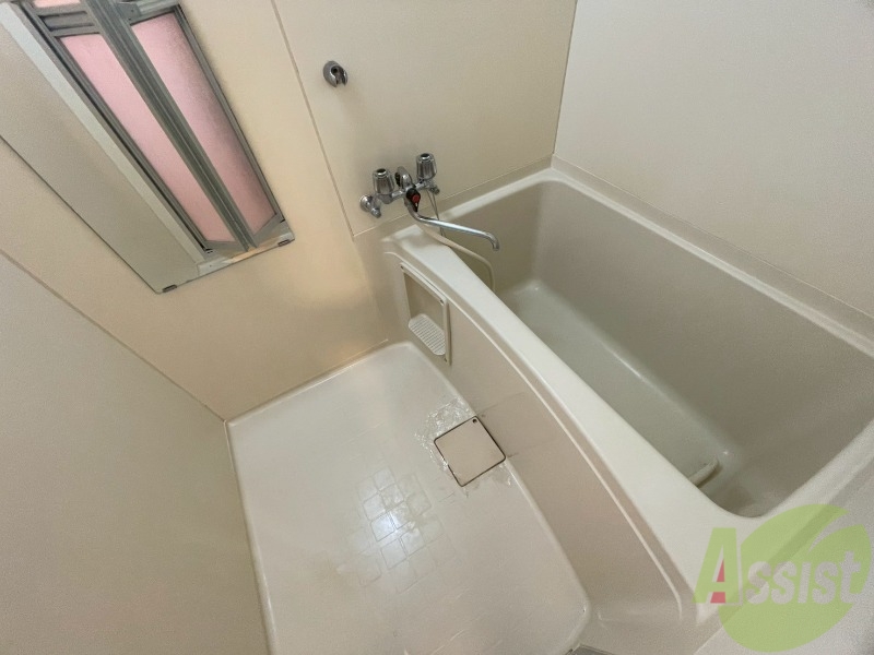 バス・シャワールーム　お風呂になります。一日の疲れを癒してくださいね。