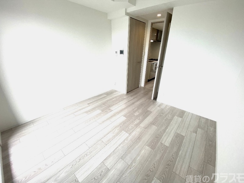 居室・リビング　白を基調にした明るいお部屋です。