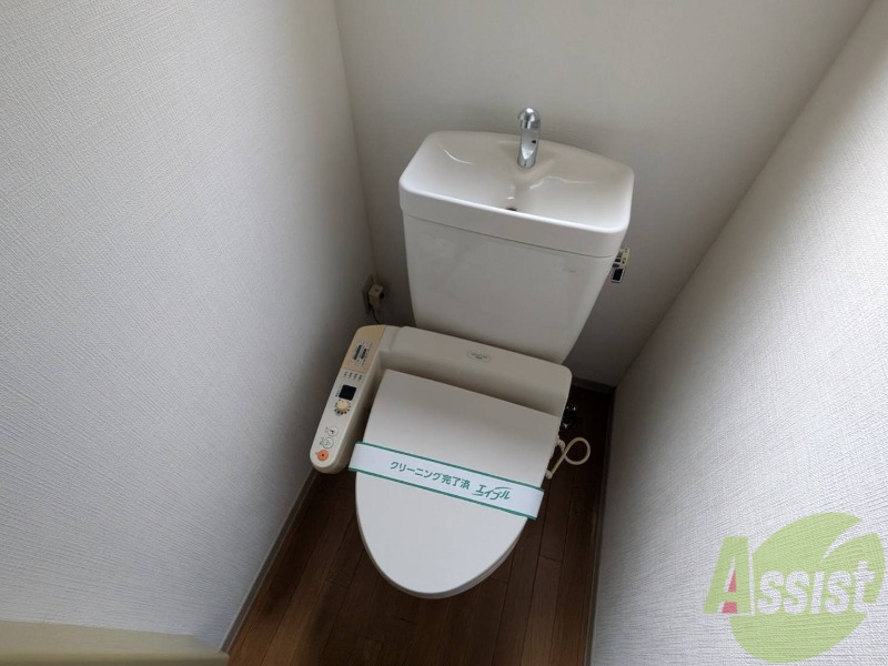 トイレ　お手洗いは温水洗浄付き。これは個人的に外せません。