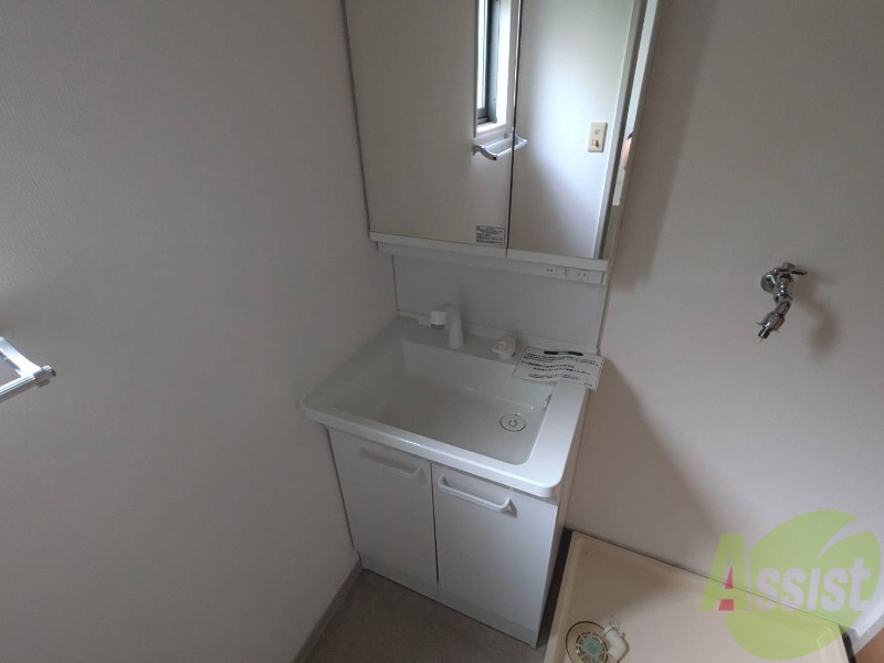 洗面設備　洗面台もありますので朝の準備はコチラから。