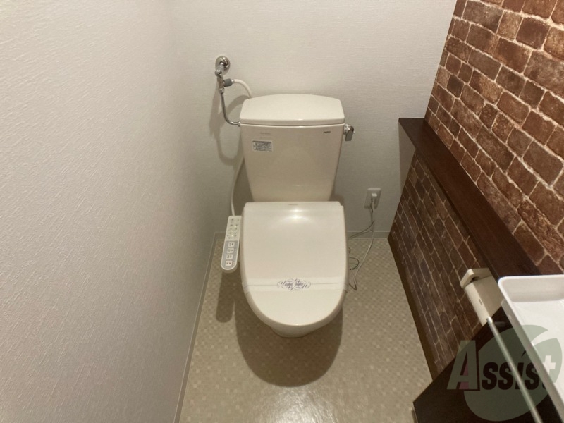 トイレ　こちらはトイレです。清潔感があり、安心して使用できます。