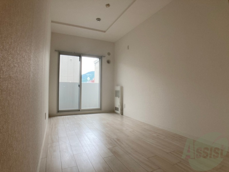 その他部屋・スペース　洋室を撮影しました。日射しがあり明るい印象。