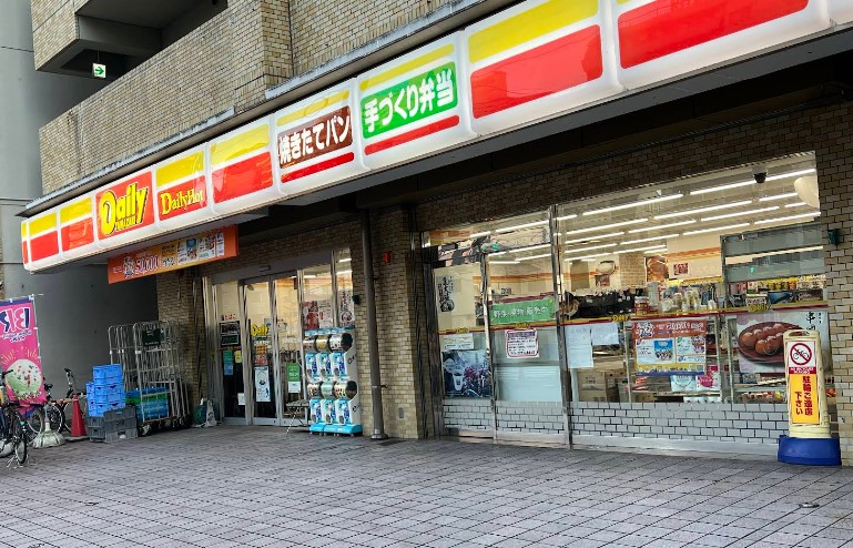 コンビニ　デイリーヤマザキ広島楠木店（コンビニ）まで154m
