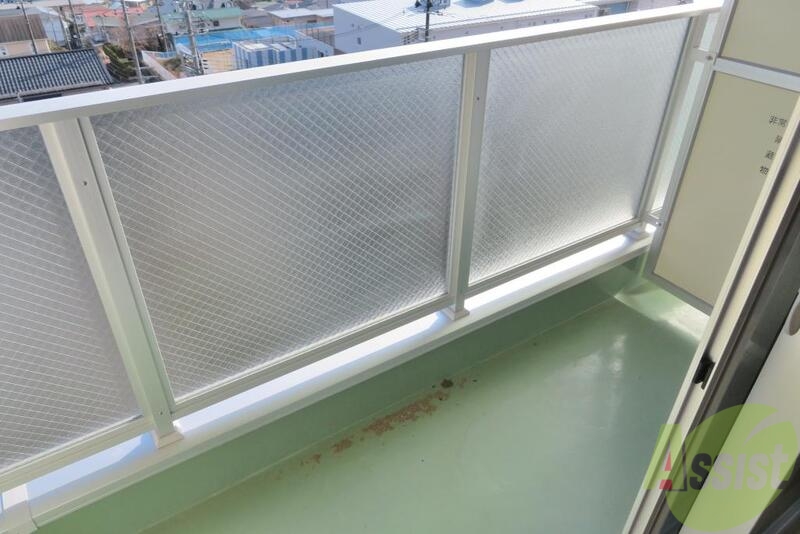 バルコニー　バルコニーは洗濯物がしっかり干せそうな広さです。