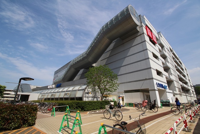 ショッピングセンター　デパート（ショッピングセンター）まで1880m